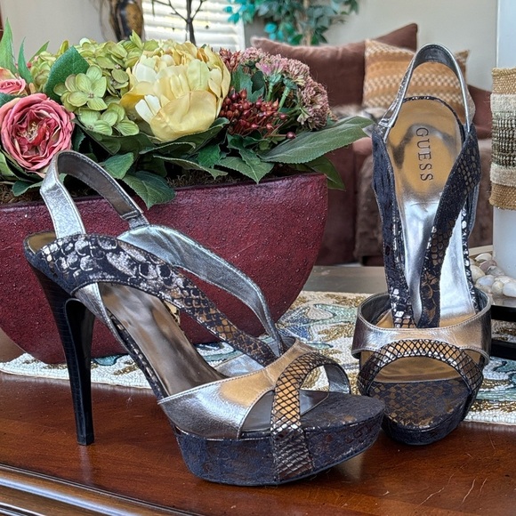 GUESS Genuine Leather Black Metallic Pewter Snakeskin Slingback Platform Heels - Picture 15 of 15